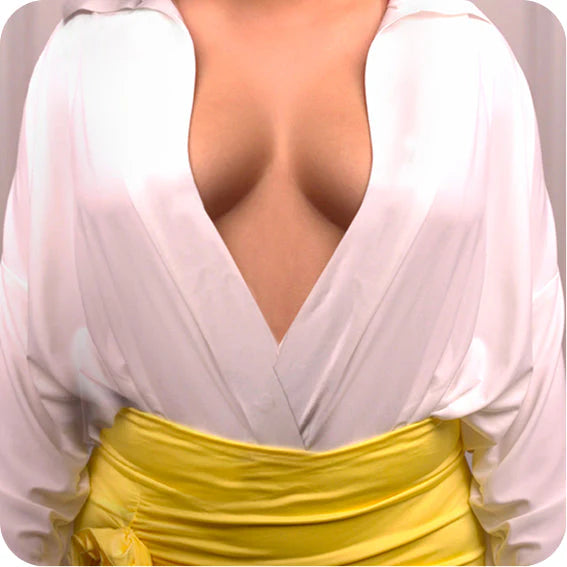 THE SOCIALITE